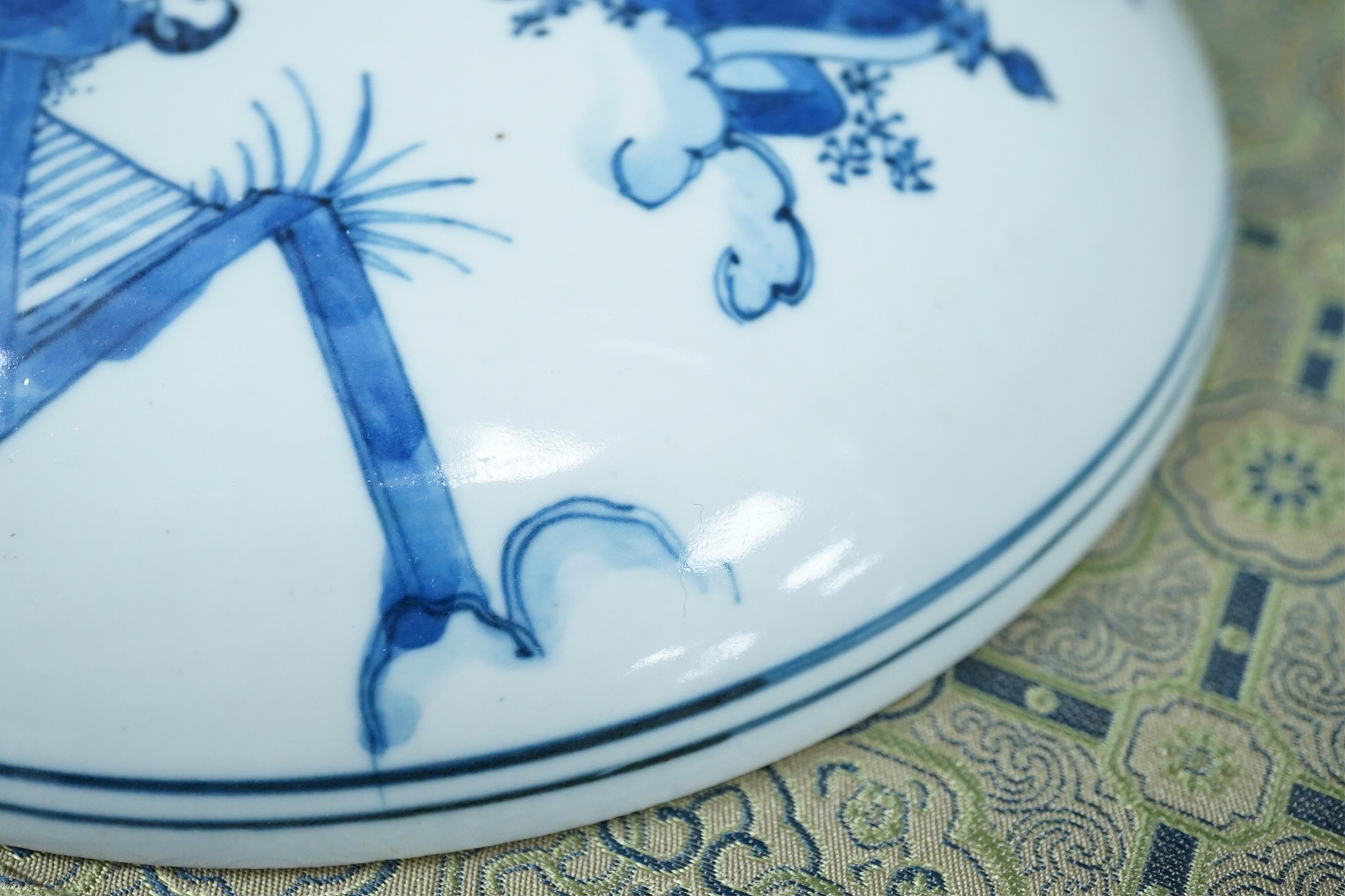 A Chinese blue and white cover for a box, early Kangxi period